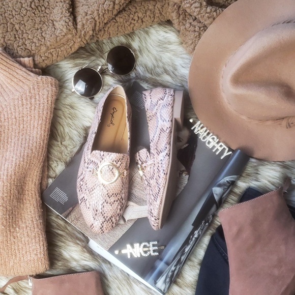 🚨SALE🚨//The Kendall// Pink snake print Loafer - Picture 5 of 8